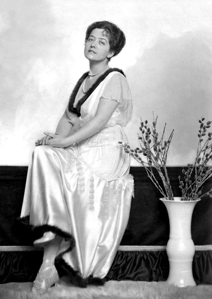Nicola Perscheid - Dorrit Weixler