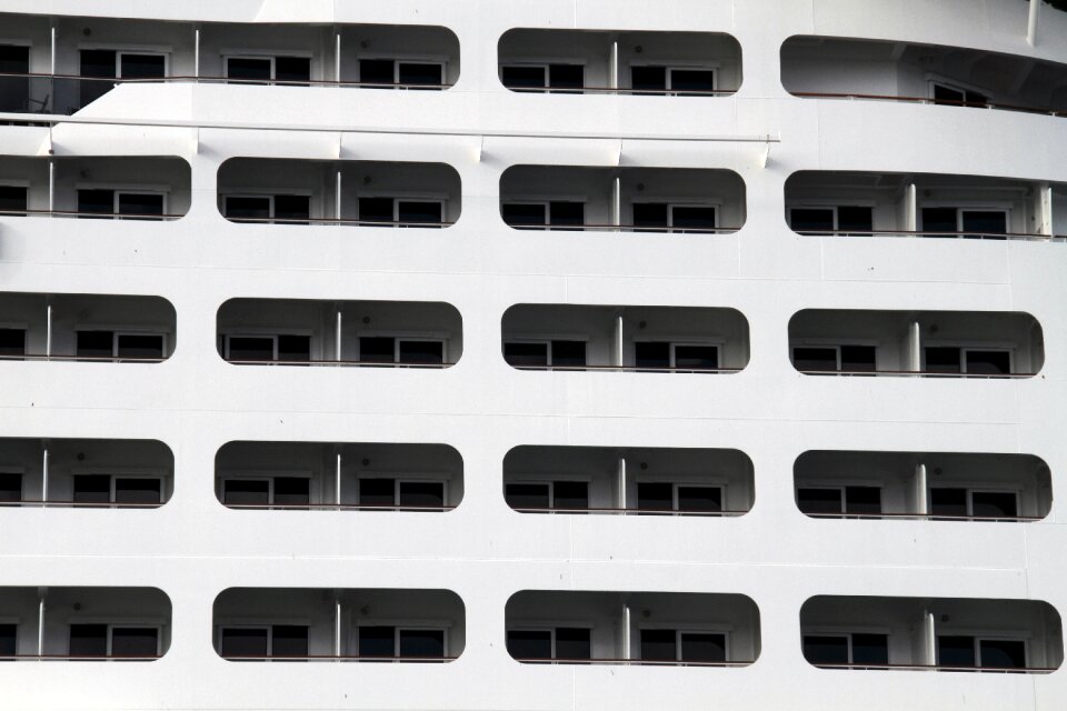 Windows cruise ship structure