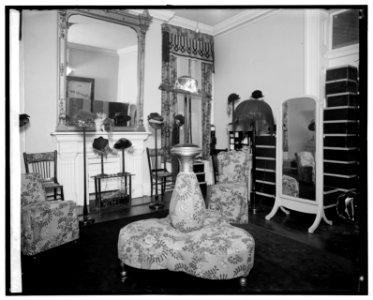 Mignon hat shop LCCN2016824038