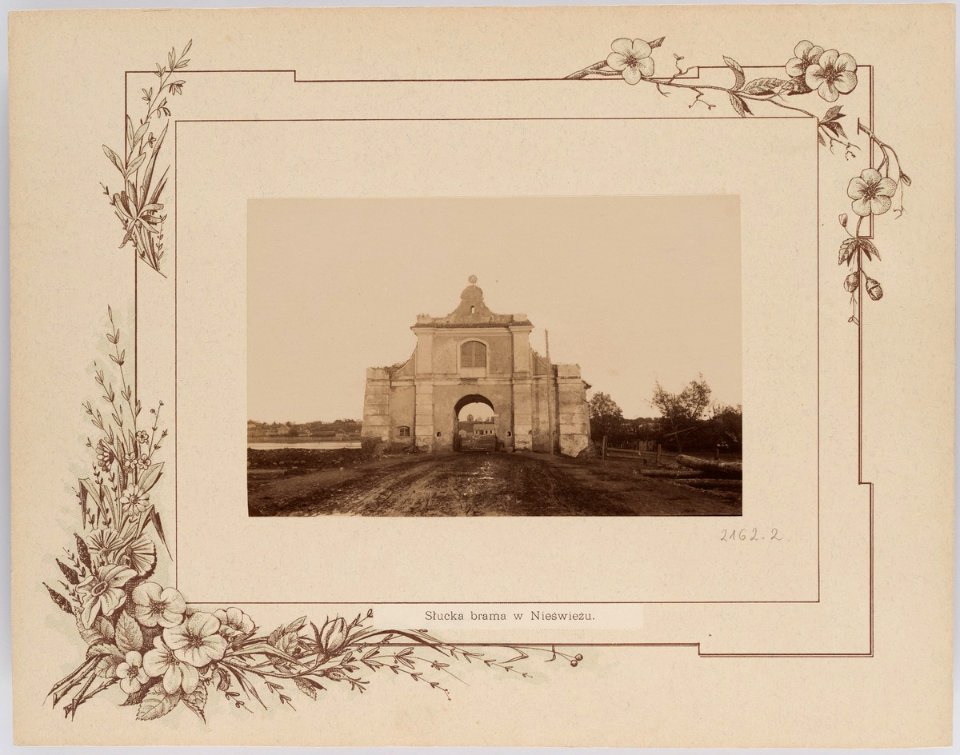 Niaśviž, Słuckaja brama. Нясьвіж, Слуцкая брама (T. Boretti, 1894)