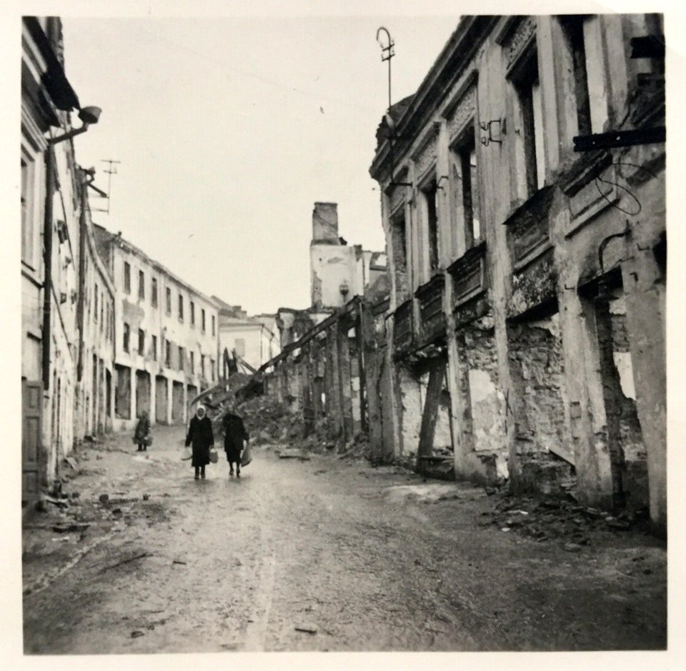 Miensk, Ciomnyja Kramy. Менск, Цёмныя Крамы (1943)