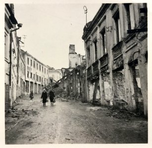 Miensk, Ciomnyja Kramy. Менск, Цёмныя Крамы (1943)