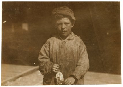 Mike Murphy, a young oyster-shucker, ten years old. Alabama Canning Co. From Baltimore. LOC nclc.00837