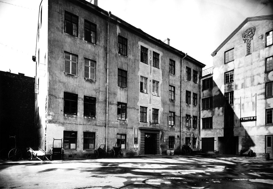 Mikonkatu 8. Talossa toimi mm - N25578 (hkm.HKMS000005-km0030a0)