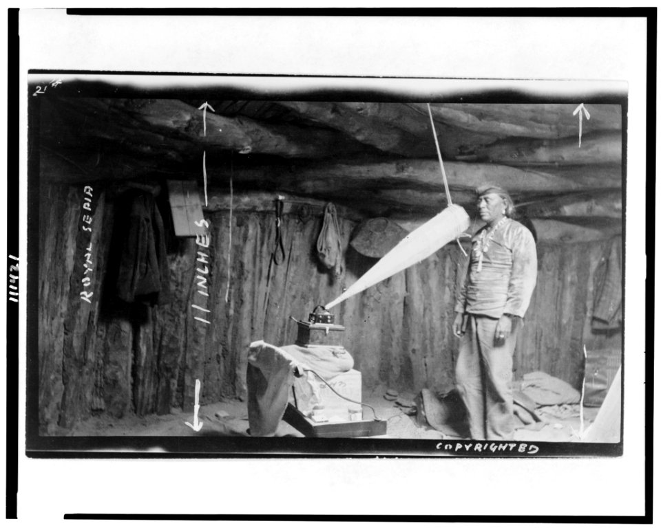 Miguelito making phonograph record LCCN94509049