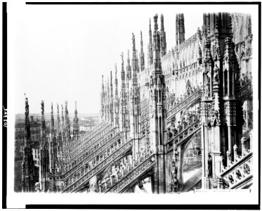 Milano-dettagli del duomo LCCN91732174