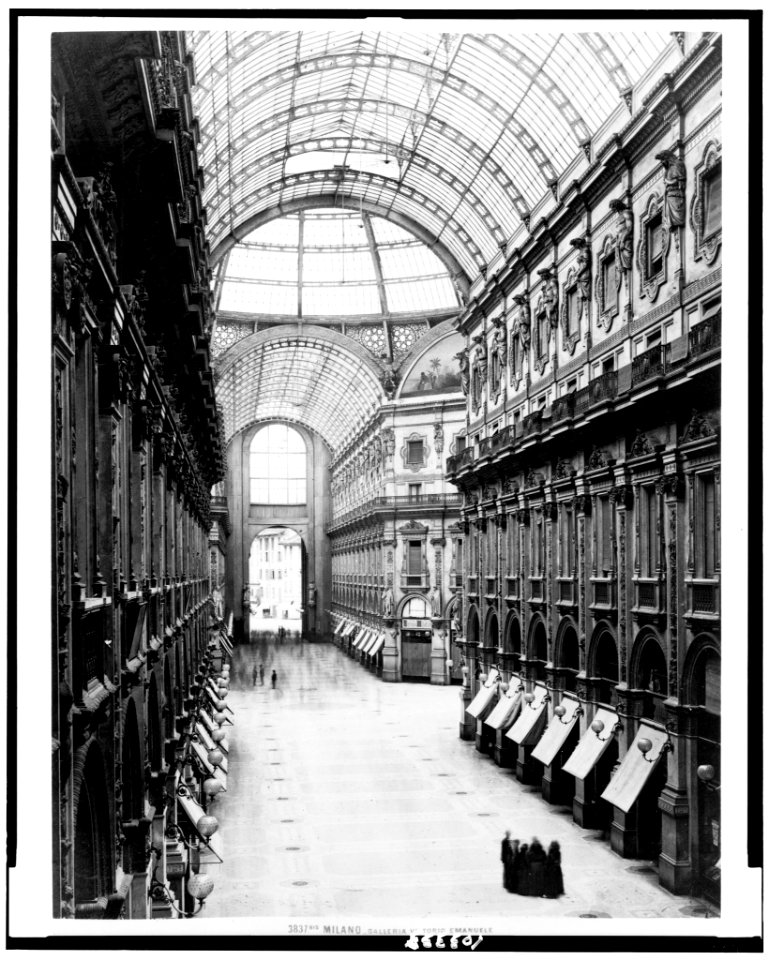 Milano-Galleria Vittorio Emanuele LCCN91732137