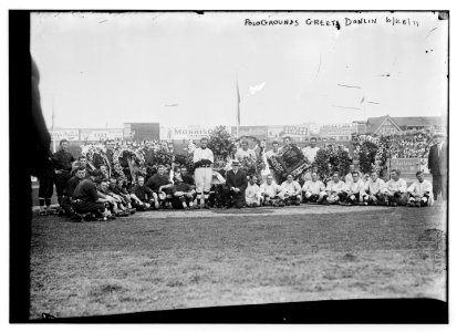 Mike Donlin's return to Giants honored at Polo Grounds, New York, NL (baseball) LCCN2014689573