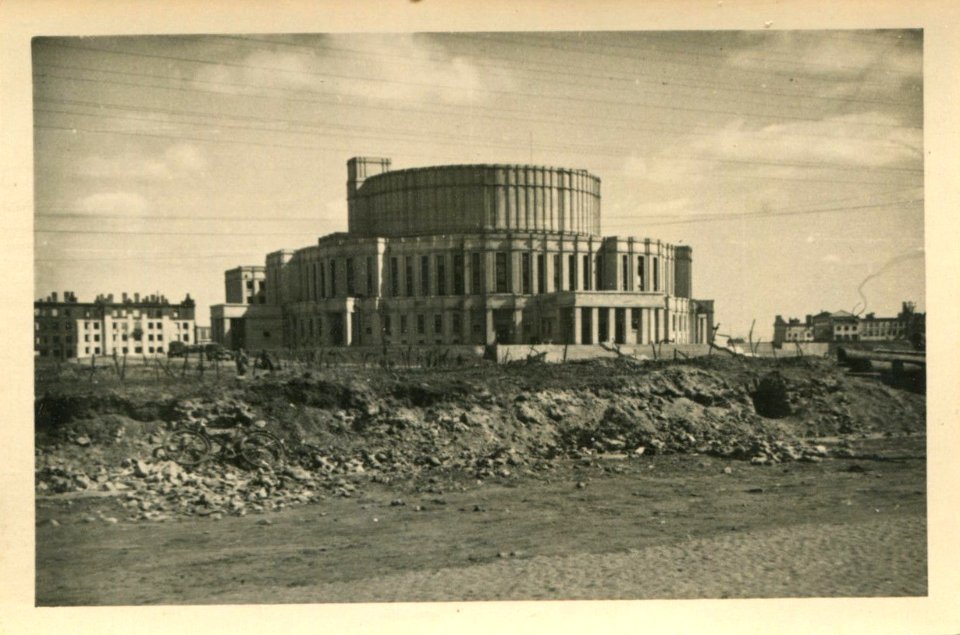 Miensk, Trajeckaja hara, Opera. Менск, Траецкая гара, Опэра (04.1943)