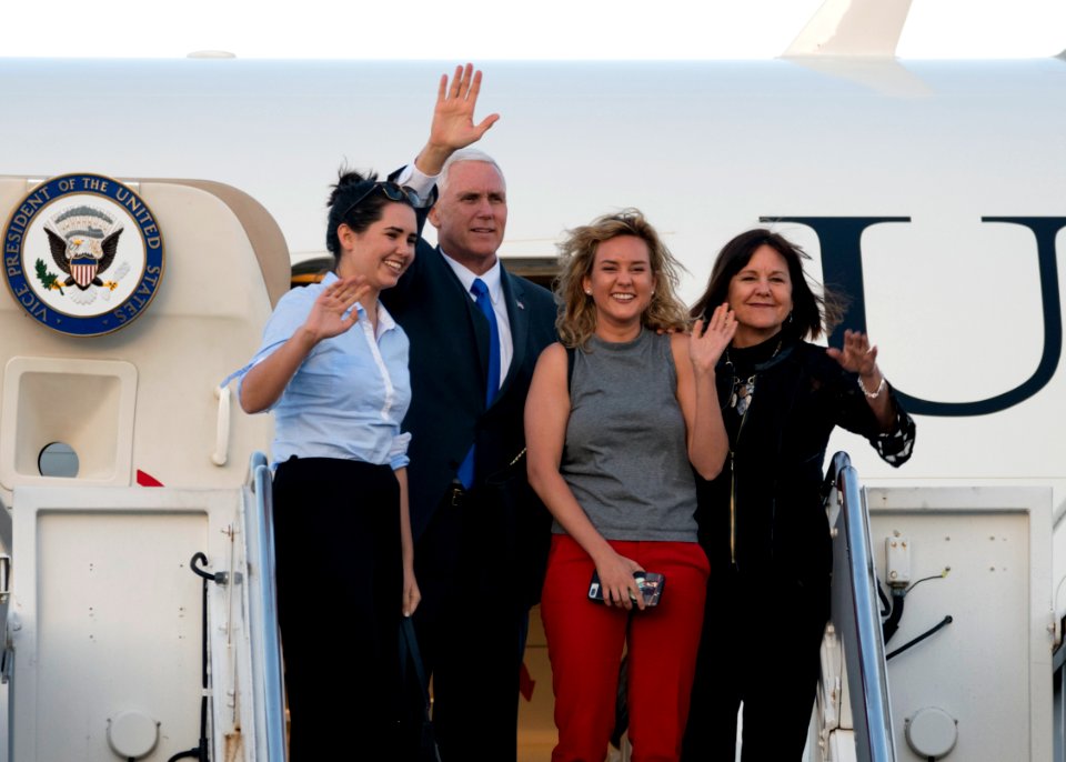 Mike Pence visits Atsugi 01