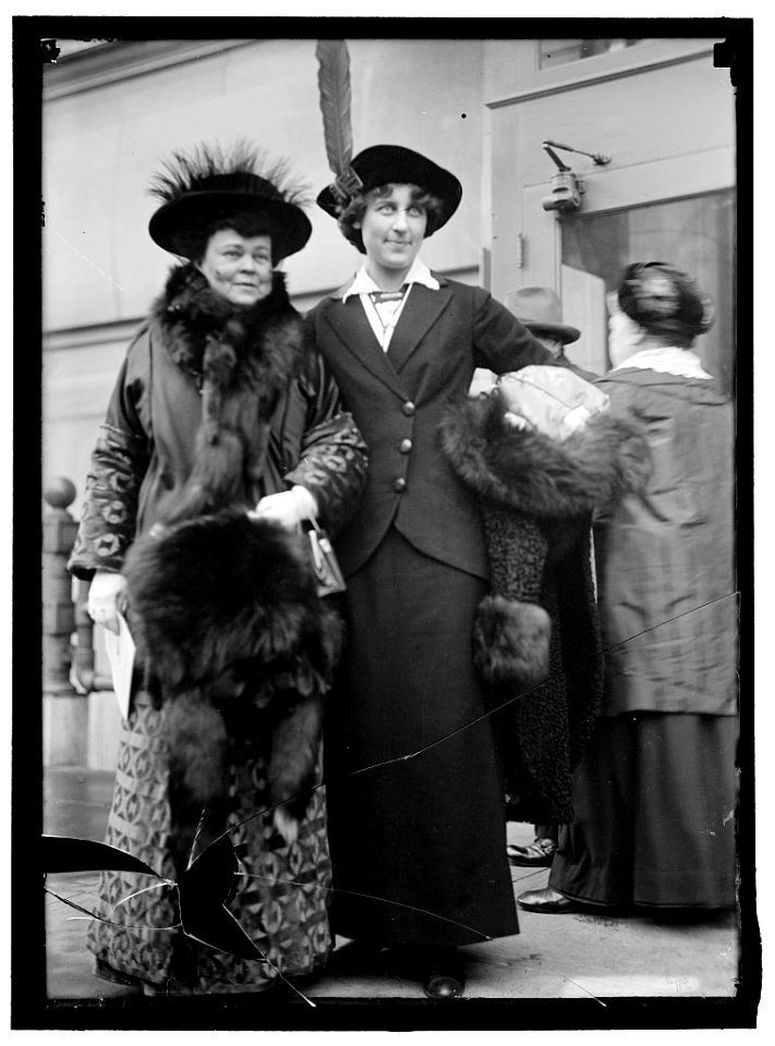 MILHOLLAND, INEZ, SUFFRAGETTE. CENTER, WITH MRS. O.H.P. BELMONT LCCN2016865067