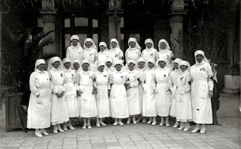 Militares heridos en la guerra de África en el Gran Casino de San Sebastián habilitado como hospital de la Cruz Roja (2 de 15) - Fondo Car-Kutxa Fototeka