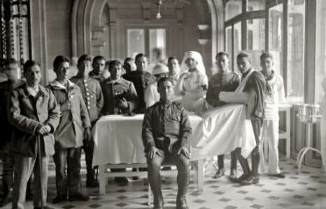 Militares heridos en la guerra de África en el Gran Casino de San Sebastián habilitado como hospital de la Cruz Roja (6 de 15) - Fondo Car-Kutxa Fototeka