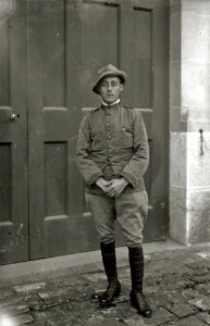 Militares heridos en la guerra de África en el patio del palacio de Miramar habilitado como hospital militar (1 de 4) - Fondo Car-Kutxa Fototeka