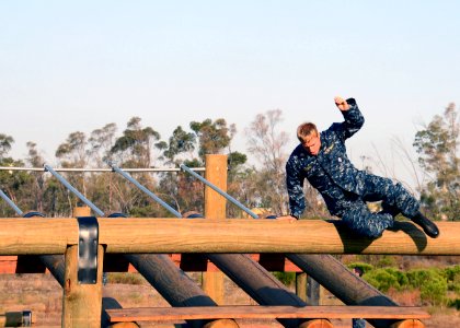 Midshipmen navigate Miramar obstacle course during summer training 140804-N-BB534-138