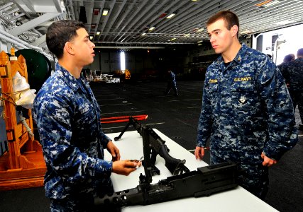 Midshipmen training aboard USS Peleliu 120628-N-SH505-010