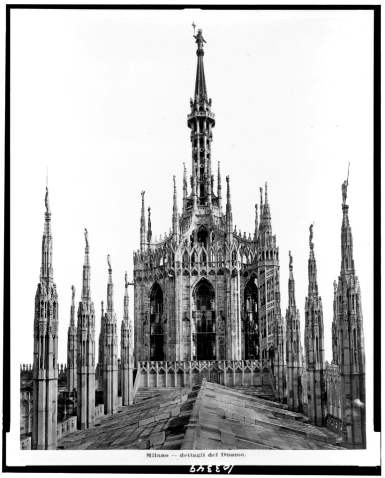 Milano-dettagli del Duomo LCCN91732183