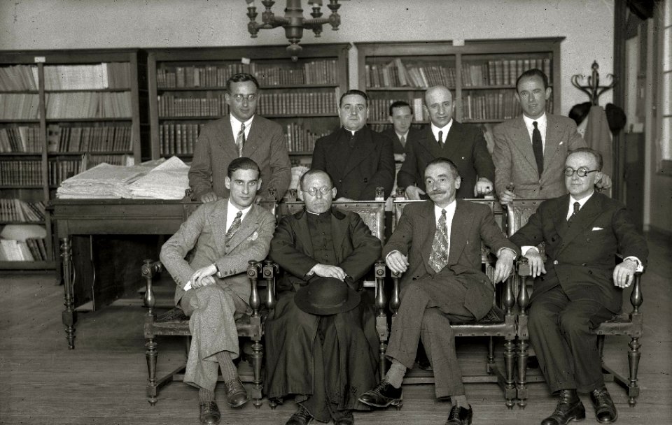 Miembros de la Academia de la Lengua Vasca y de la Federación de Entidades Euskeristas (2 de 3) - Fondo Car-Kutxa Fototeka