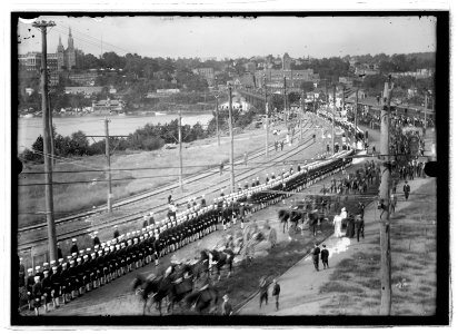 Military funeral, procession crossing aqueduct bridge, Wash., D.C. LCCN2016851113