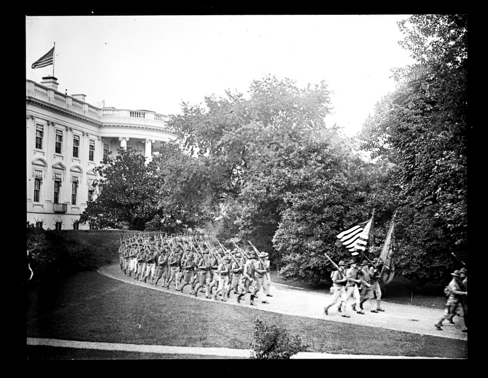 Military group parading at White House, Washington, D.C. LCCN2016891491