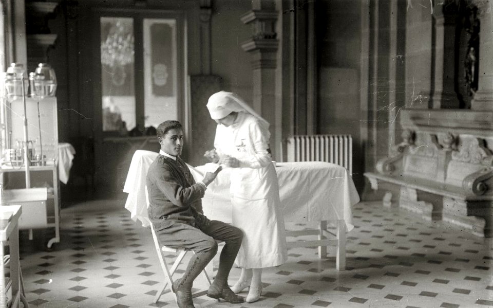 Militares heridos en la guerra de África en el Gran Casino de San Sebastián habilitado como hospital de la Cruz Roja (8 de 15) - Fondo Car-Kutxa Fototeka