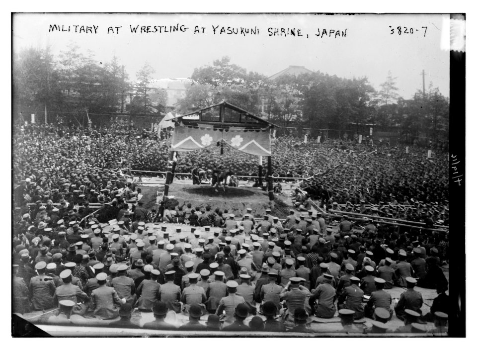 Military at Wrestling match at Yasukuni Shrine, Japan LCCN2014701445
