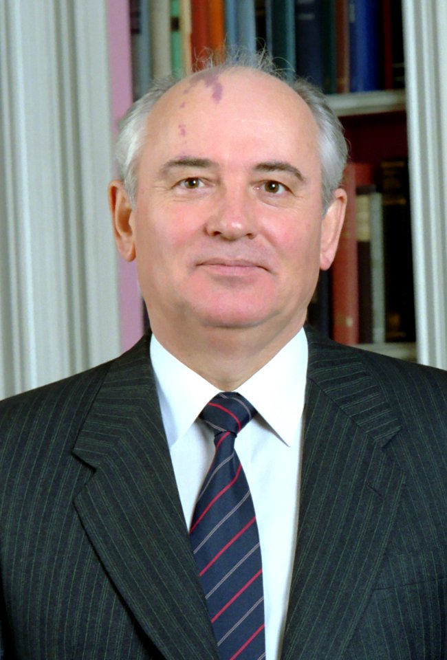 Mikhail Gorbachev in the White House Library