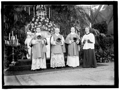 MILITARY FIELD MASS BY HOLY NAME SOC. OF ROMAN CATHOLIC CHURCH. OFFICIATING PRIESTS; 2 IN CENTER; FATHER RUSSELL AND FATHER MEAGHER LCCN2016863365
