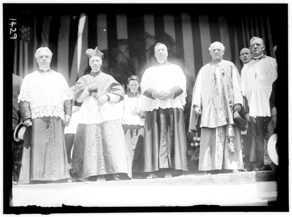 MILITARY FIELD MASS. MONS. COLEMAN J. NEVILS S.J.; CARDINAL GIBBONS; UNIDENTIFIED; FATHER RUSSELL; UNIDENTIFIED LCCN2016863860