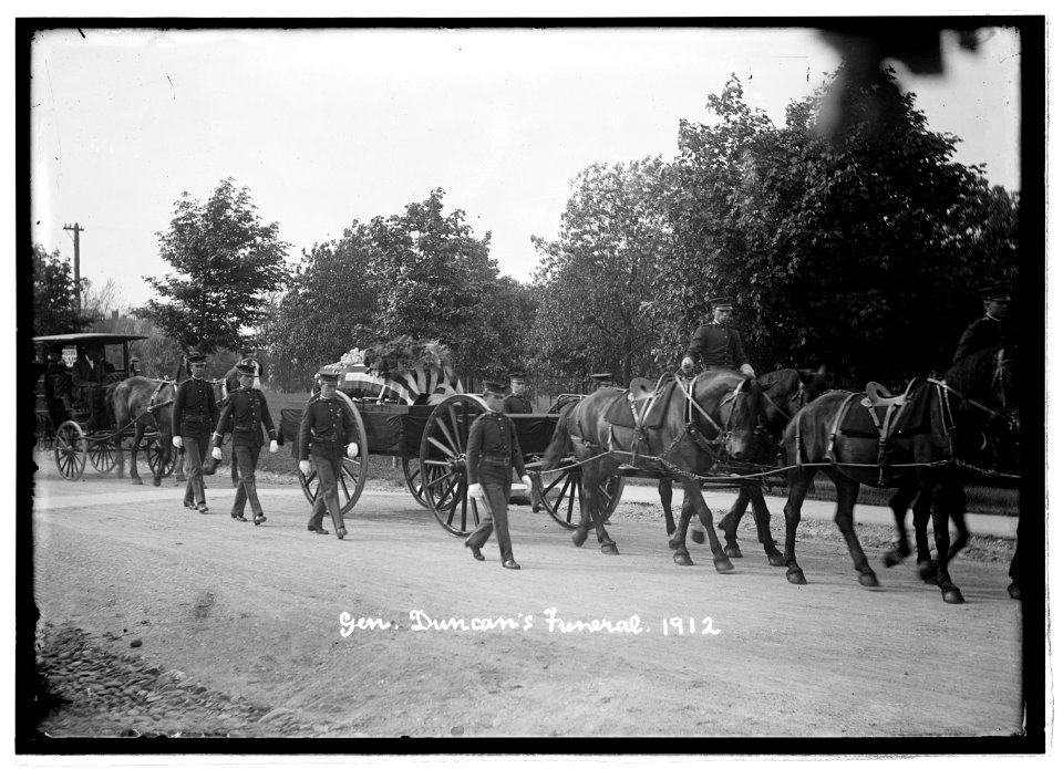 Military funeral, Gen. Duncan, 1912 LCCN2016851107