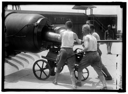MILITARY TRAINING. LOADING BIG GUN LCCN2016868183
