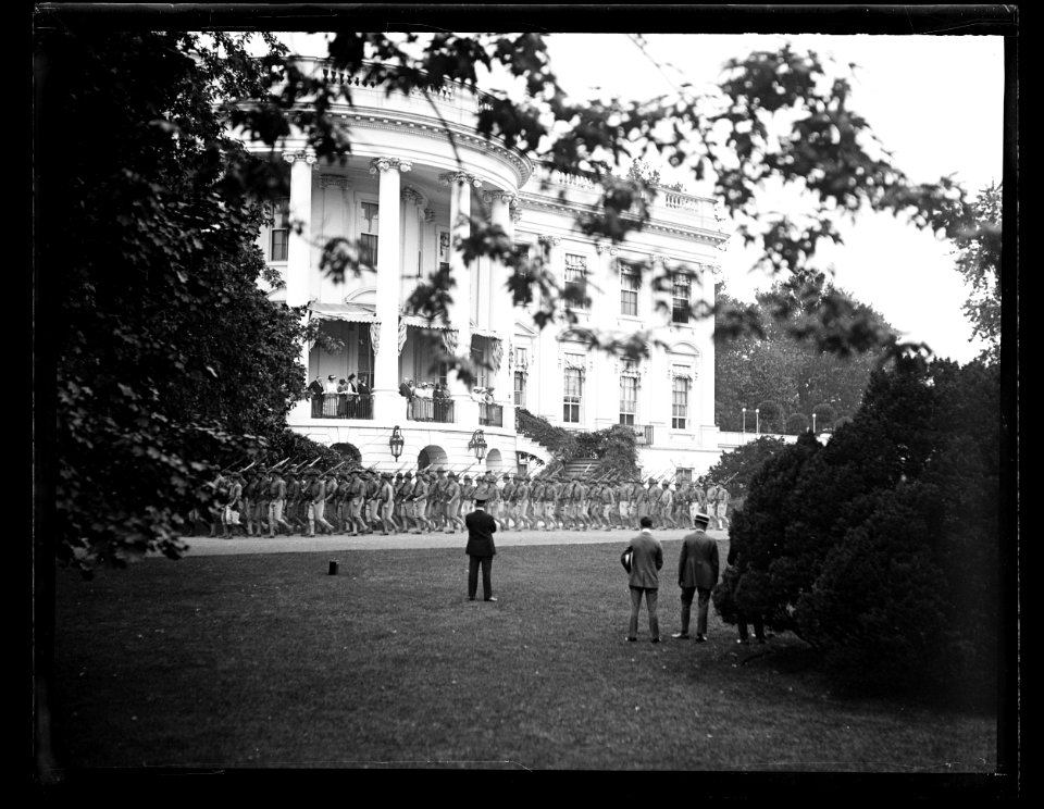 Military group parading at White House, Washington, D.C. LCCN2016891490
