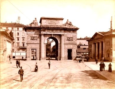 Milano, Porta Garibaldi 01 photo