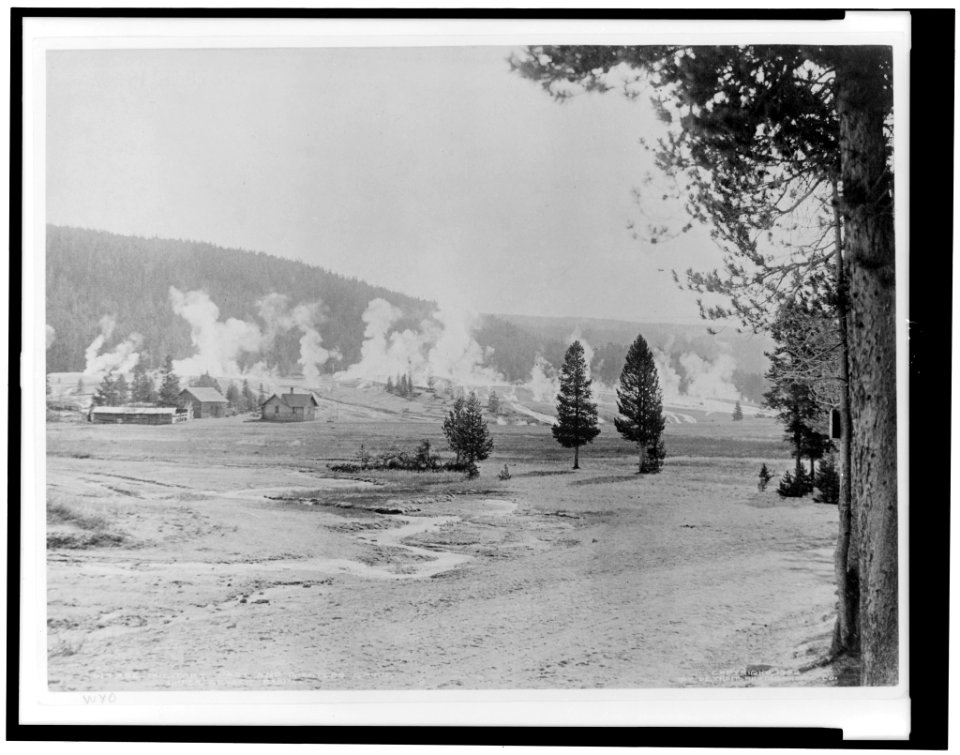 Military post and giantess group, Upper Geyser Basin LCCN96506875