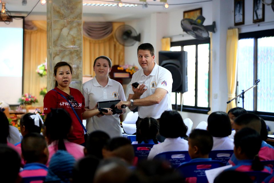 Military Sealift Command Far East, USNS Walter S. Diehl delivers books, holiday cheer to Thai children 151221-N-IX266-009