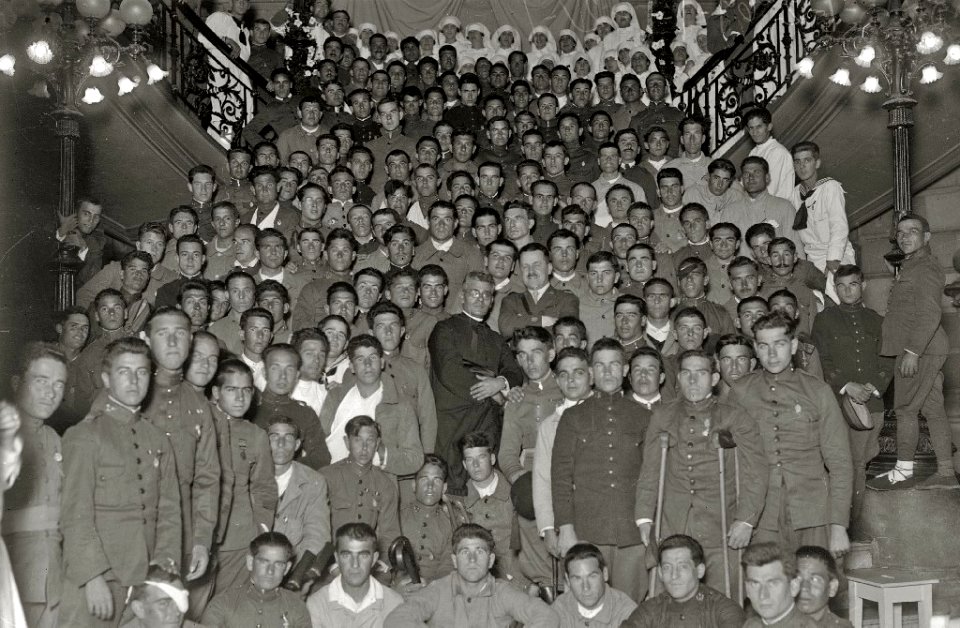 Militares heridos en la guerra de África en el Gran Casino de San Sebastián habilitado como hospital de la Cruz Roja (5 de 15) - Fondo Car-Kutxa Fototeka