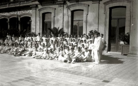 Militares heridos en la guerra de África que fueron trasladados de la estación de Norte al Gran Casino de San Sebastián habilitado como hospital de la Cruz Roja (3 de 5) - Fondo Car-Kutxa Fototeka