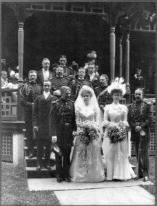 Military wedding of Marion Perry Maus and Mattie Lindsay Poor, Skaneateles, New York- Lindsay Poor, Anita Poor, and ushers- Major Pershing, Colonel Allen, Major Strothers, Lieut. Lassiter, LCCN2004665708