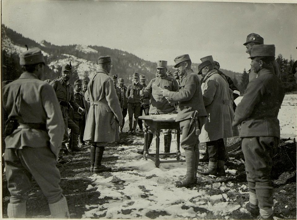 Militär Skilaufen in Villach. Preisverteilung durch Seine Exzellenz General der Kavallerie Rohr, 7. Preis. (BildID 15468081)