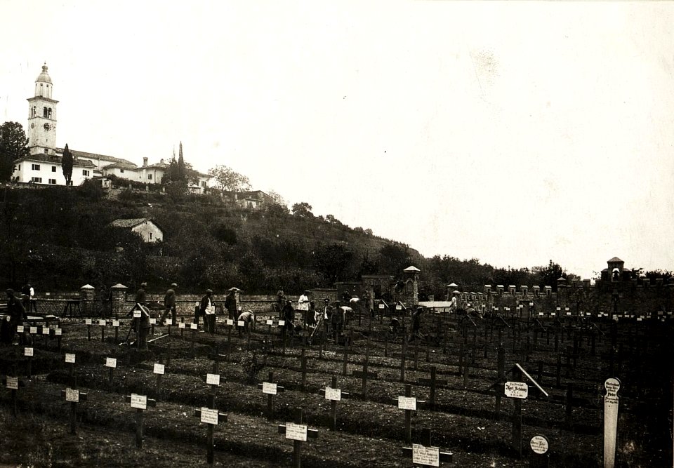 Militärfriedhof in Prvacina (BildID 15595034)