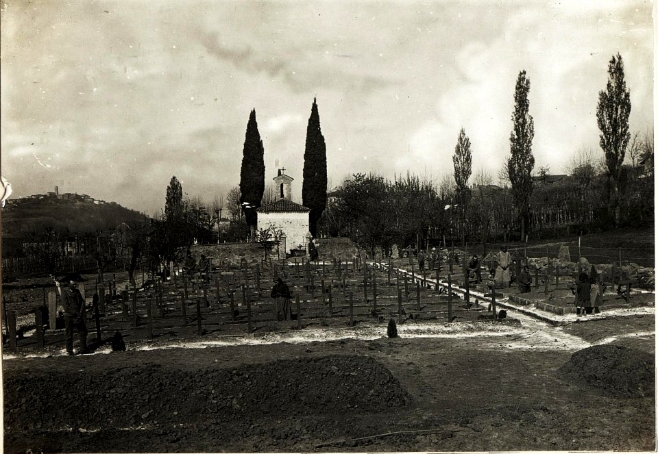 Militärfriedhof in Prvacina, 24.7.1916. (BildID 15594747)