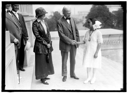 MILLER, MISS MABEL. OF NOME, ALASKA. AT CAPITOL WITH VICE PRESIDENT MARSHALL AND MRS. GORE LCCN2016870400