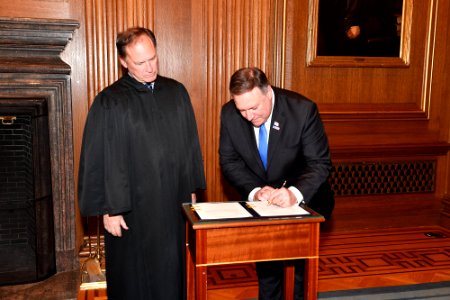 Mike Pompeo signs his appointment papers