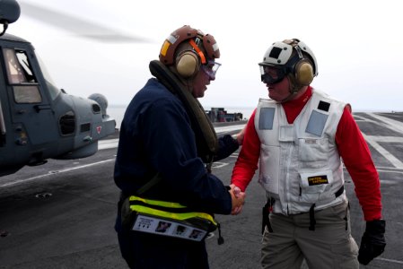Mike Utley and Dave Snowden 180521-N-NQ487-0624 (41577683924)
