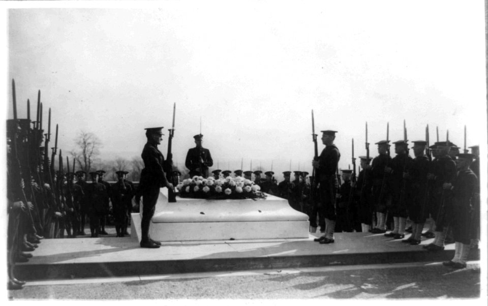 Military funerals at Arlington National Cemetery-honor guard at the Tomb of the Unknown Soldier LCCN92514778