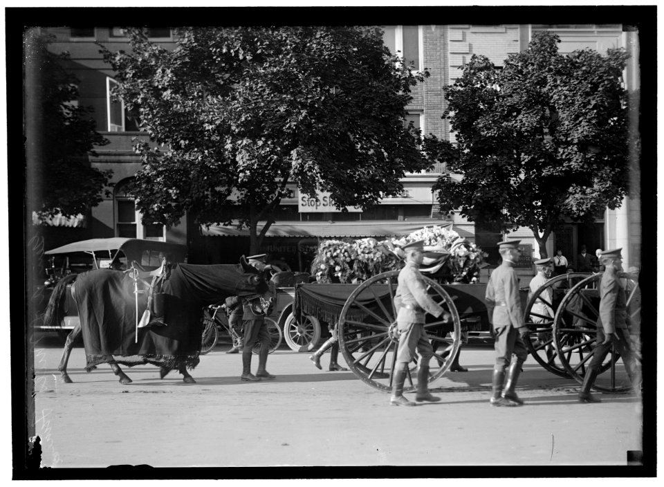 MILLS, ALBERT LEOPOLD. BRIG. GEN., U.S.A. HIS FUNERAL LCCN2016866890