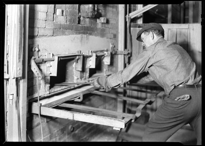 Millville, New Jersey - Glass bottles. (Man reaching into ovens.) - NARA - 518664