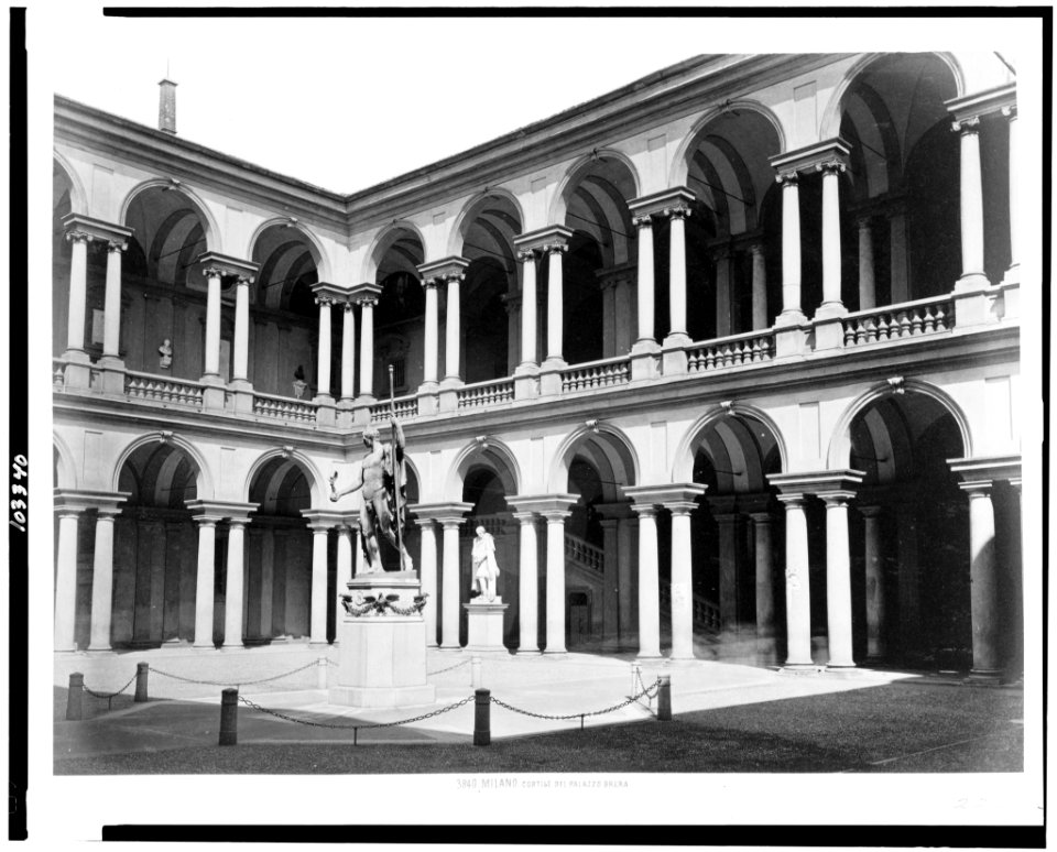 Milano. Cortile del Palazzo Brera LCCN91732167