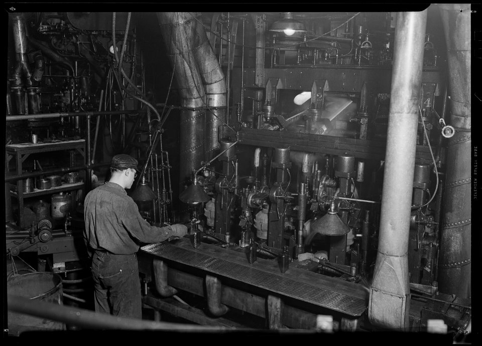 Millville, New Jersey - Glass bottles. Whitall Tatum Co. Second shot of a worker taking a bottle of of an I. S.... - NARA - 518660