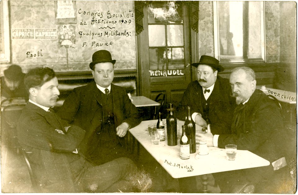 Militants socialistes dans un café de Saint-Etienne en 1909